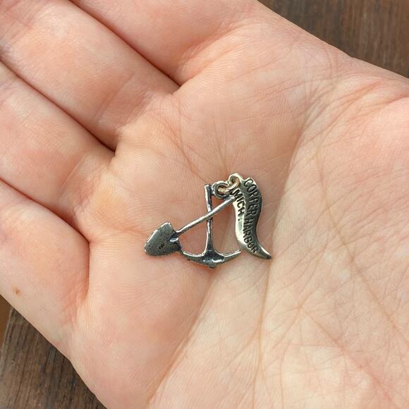 Vintage 925 Sterling Silver "Copper Harbor Mich" Pick Axe Shovel Pendant Charm - Picture 1 of 3